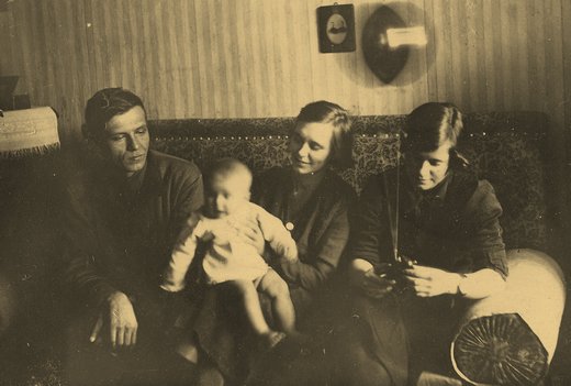 Первое полевоенное фото семьи Груздевых