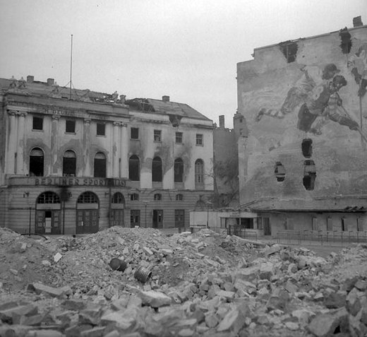 Vie quotidienne a Berlin en juillet 1945.