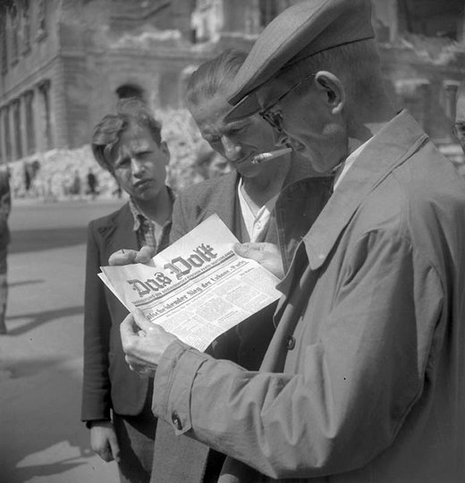 Vie quotidienne a Berlin en juillet 1945.