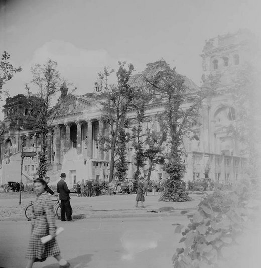 Vie quotidienne a Berlin en juillet 1945.