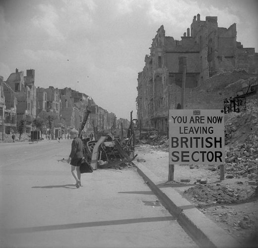 Vie quotidienne a Berlin en juillet 1945.