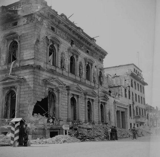 Vie quotidienne a Berlin en juillet 1945.