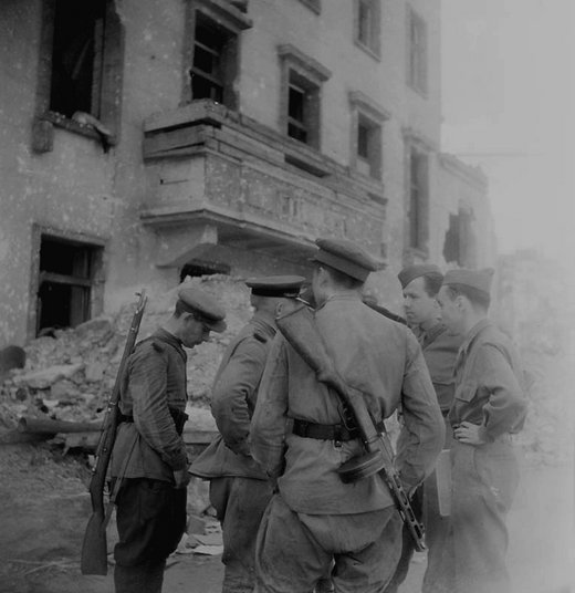 Vie quotidienne a Berlin en juillet 1945.