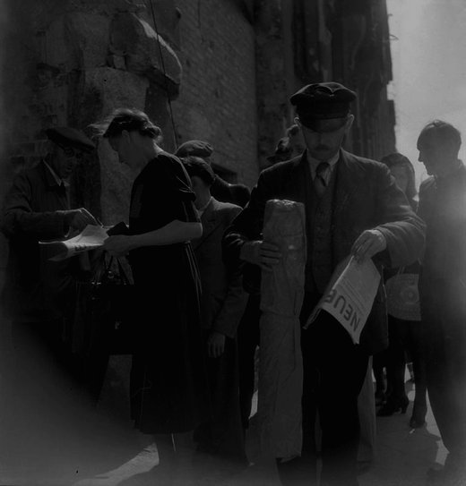 Vie quotidienne a Berlin en juillet 1945.