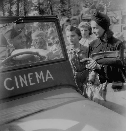 Vie quotidienne a Berlin en juillet 1945.