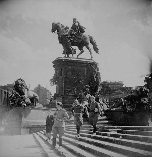 Vie quotidienne a Berlin en juillet 1945.