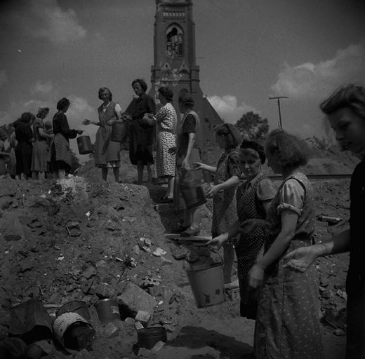 Vie quotidienne a Berlin en juillet 1945.