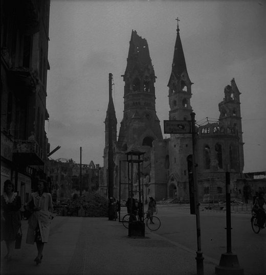 Vie quotidienne a Berlin en juillet 1945.