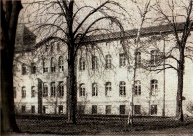 Внешний вид "лечебного и попечительского заведения Бернбург", в котором специальная команда СС убила много тысяч людей