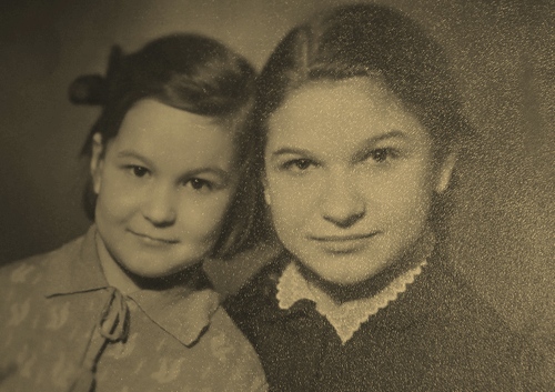 Света и Ира Меньшиковы