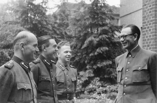 Власов и русские добровольцы.