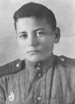 Лев Савельев
