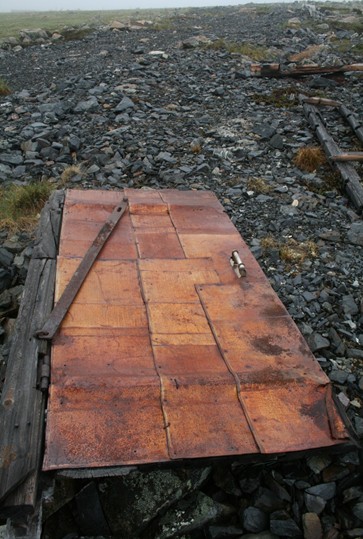 Дверь барака