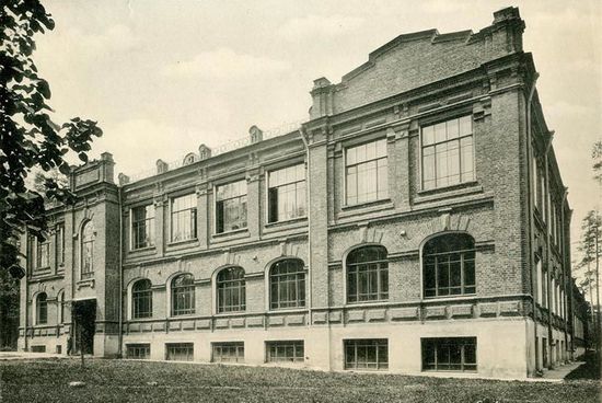 Классный корпус Сиротского приюта им. братьев Бахрушиных. Фото 1900 г.