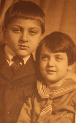 Лилия с братом Юрой