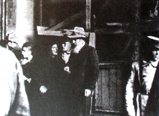 Реэвакуация Эрмитажа. В центре И.А. Орбели, 1945 г.