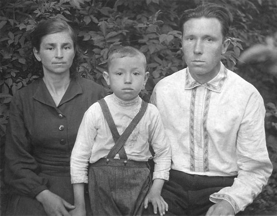 Бузовскиt Петр Григорьевич, Клавдия Сергеевна, 1945 г.