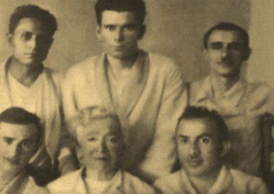 Гердт (вверху справа) в госпитале после ранения