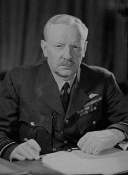 сэр Артур Траверс Гаррис, глава бомбардировочного командования Королевских ВВС в период Второй мировой войны