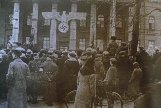 Красный корпус университета им. Т. Шевченко, 1 Мая 1942 г.