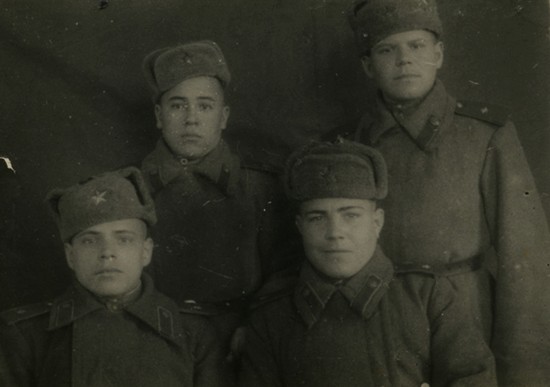 Февраль 1945 года Польша. Рядовой Мустафин Зиннатулла Хасанович - второй ряд слева.