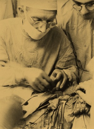 Сергей Сергеевич Юдин оперирует