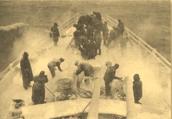 На баке английского эсминца, 1944 г., Берингово море.