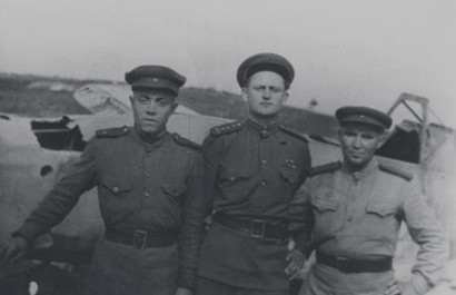 Иван Левадный с боевыми товарищами