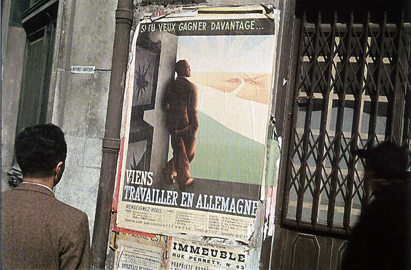 Надпись на плакате гласит: "Если хочешь зарабатывать больше... приезжай работать в Германию"