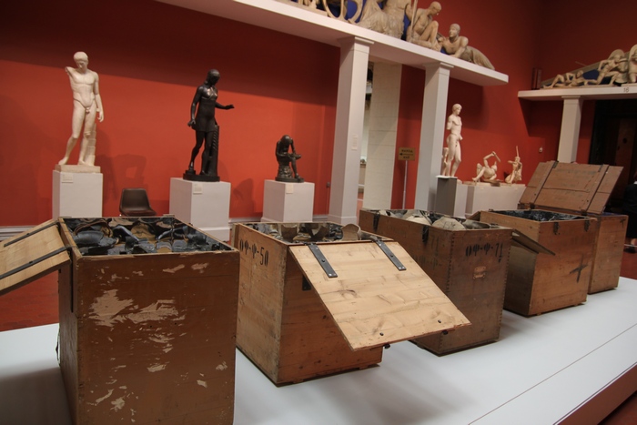 Сундуки, в которых в военное время перевозили культурные ценности