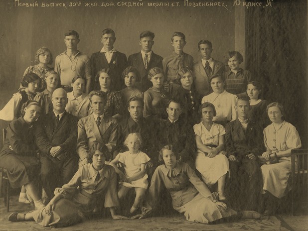 В верхнем ряду3-й справа - Серебряков Борис