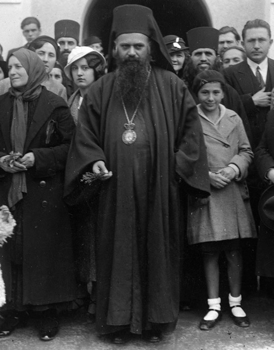 Владыко Николай (Велимирович) с народом