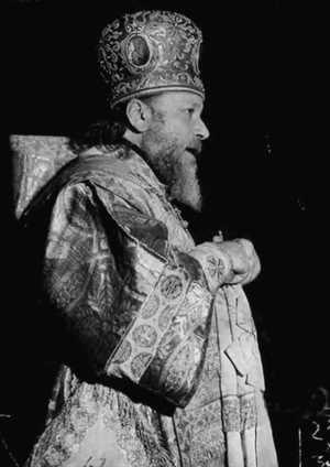 Митрополит Ленинградский и Новгородский Алексий (Симанский) проповедует в храме август, 1941.