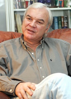 Молчанов Владимир Кириллович — теле- и радиоведущий, диктор, журналист.