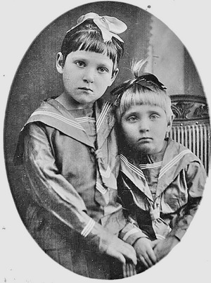Настя и Катя Марковы, 1935 год.