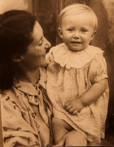 Мама с Мариной на руках