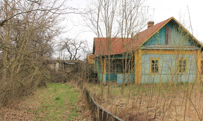 Современный вид дома дедушки и бабушки, в котором жил до своей смерти их сын Владимир. Фото 2016 г.