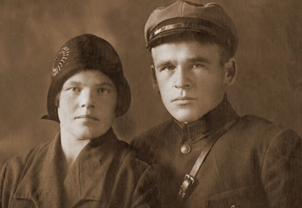 Бабушка и дедушка до войны (год неизвестен)