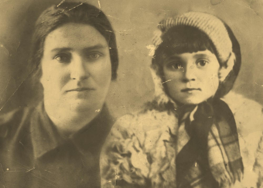 Римма Волкова с бабушкой