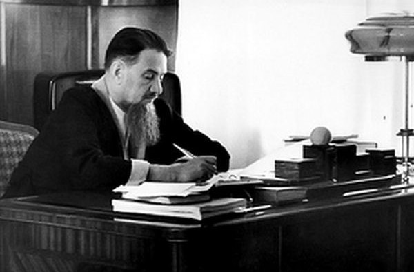 И.В. Курчатов в рабочем кабинете (1903-1960)