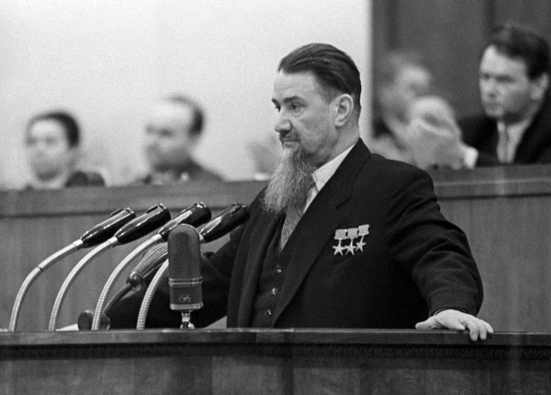 Игорь Курчатов на трибуне Внеочередного XXI съезда КПСС (1959 год)